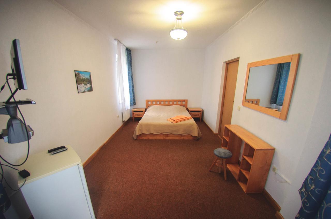 Hotel Radiola Γιαρέμτσε Εξωτερικό φωτογραφία