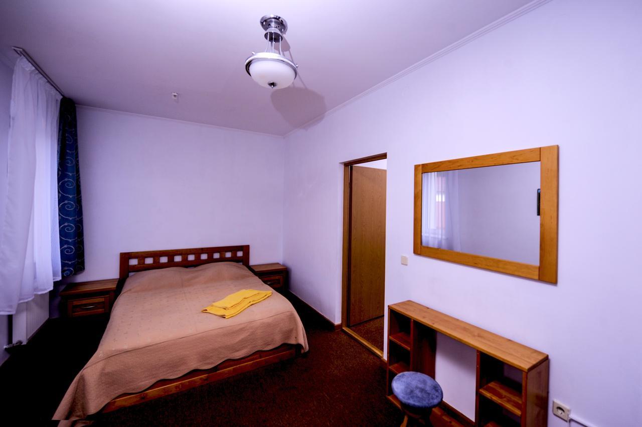 Hotel Radiola Γιαρέμτσε Εξωτερικό φωτογραφία